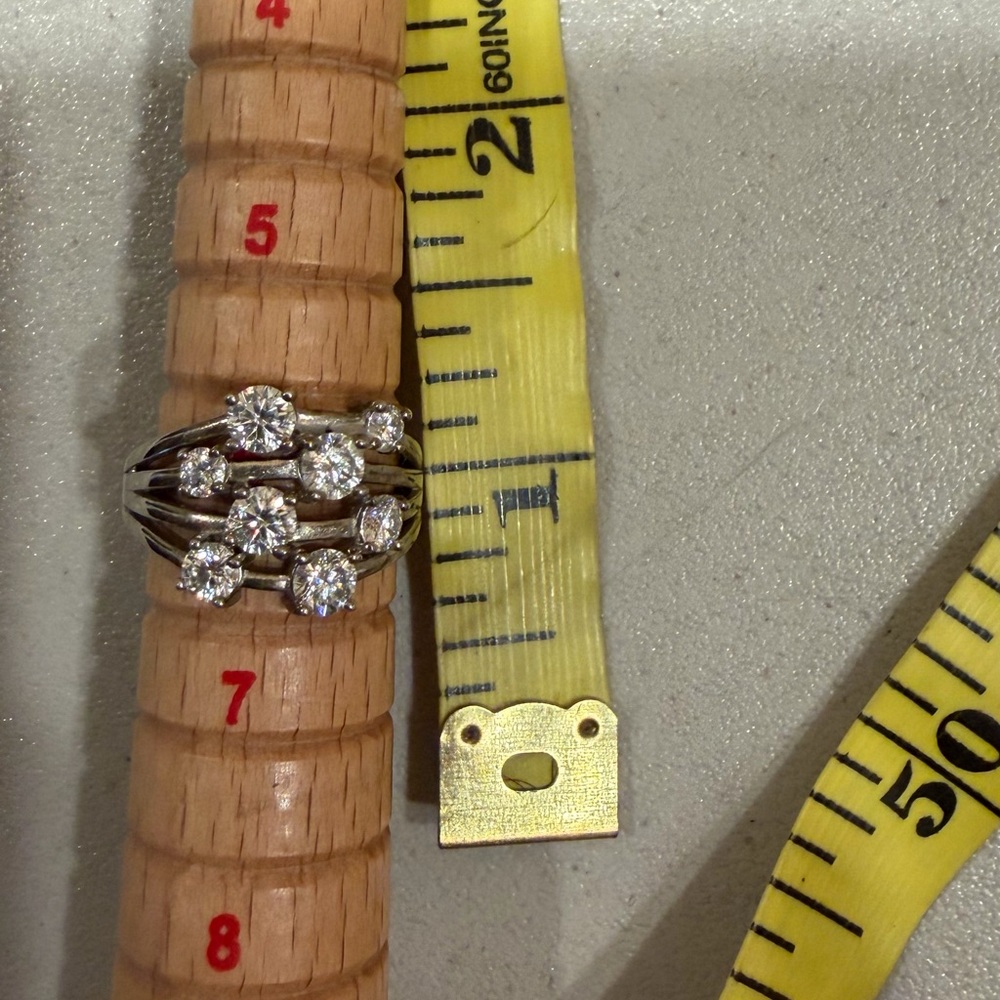 Bella Moi Elegant Silver clear stone Cluster Ring 6